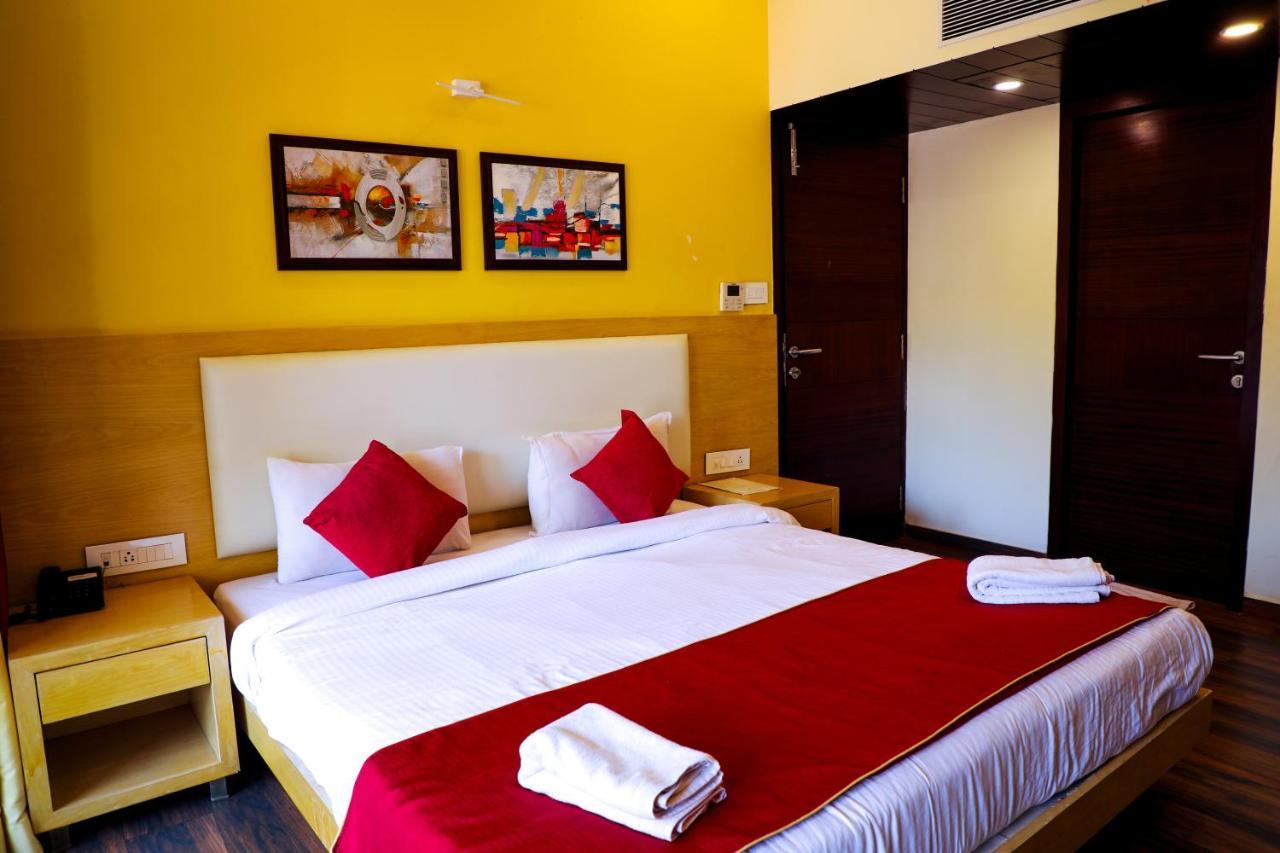 Rosetum Hotel, Anjuna Bagian luar foto